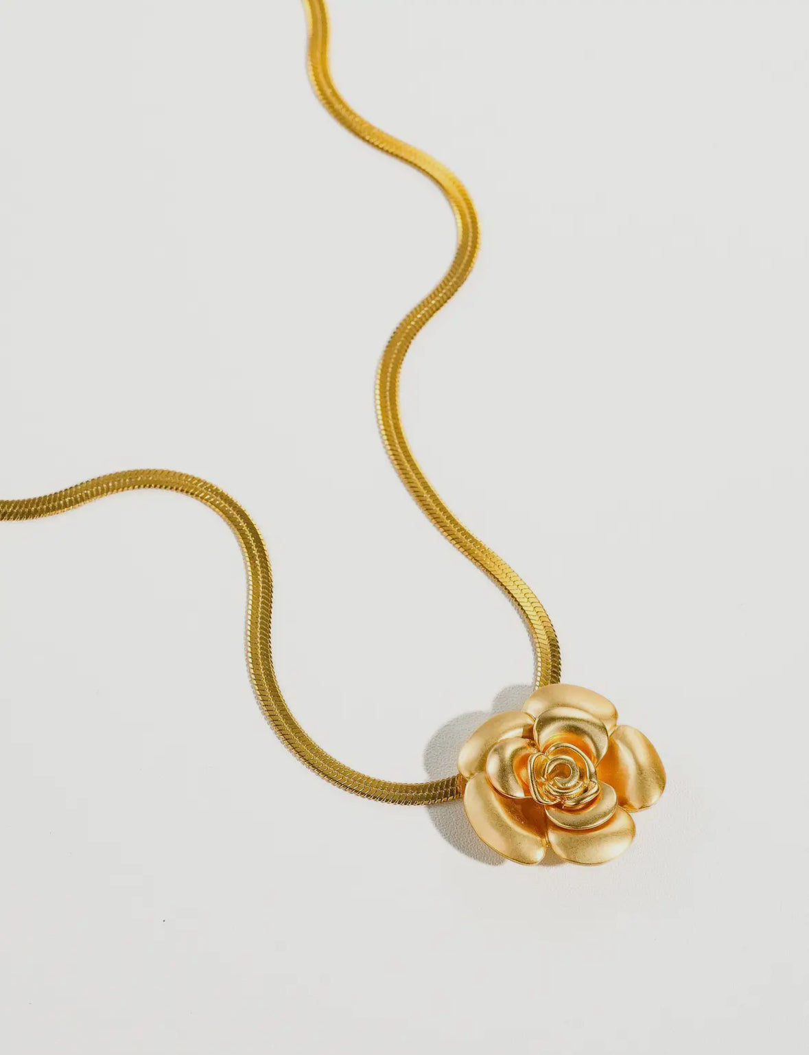 Camelia Necklace (18k Gold plated)